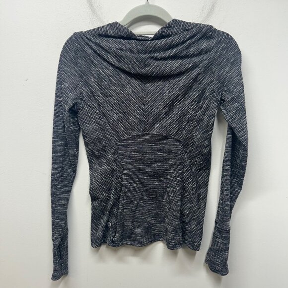 Lululemon Womens Long-Sleeve Knit Top With Thumbholes Gray & White Striped Patte - Picture 7 of 8